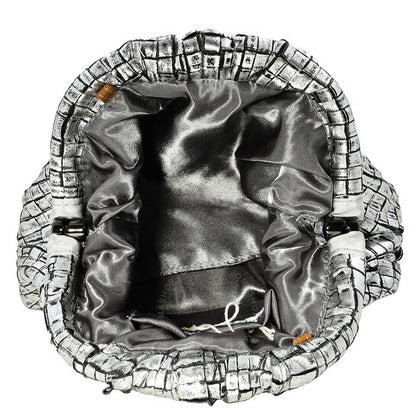 ماريا لا روزا، حقيبة ألعاب صغيرة فضية مغلفة بشريط