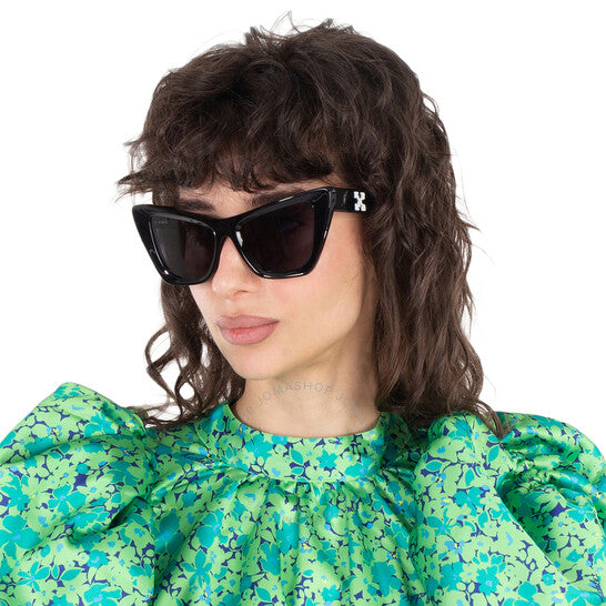 نظارة شمسية نسائية من إدوارد، باللون الرمادي الداكن، بتصميم عين القطة، باللون الأبيض العاجي