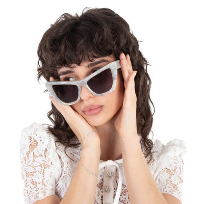 نظارة شمسية نسائية بتصميم عين القطة باللونين الأبيض والأسود من إدوارد جراي