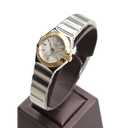 ساعة أوميغا كونستليشن كوارتز للسيدات بمينا فضي