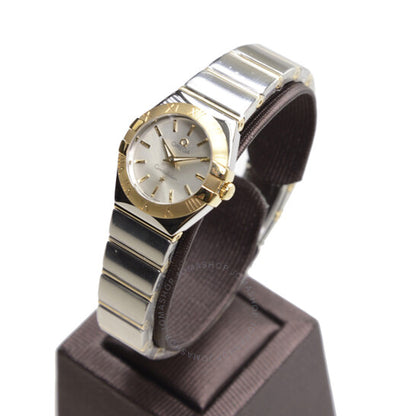 ساعة أوميغا كونستليشن كوارتز للسيدات بمينا فضي