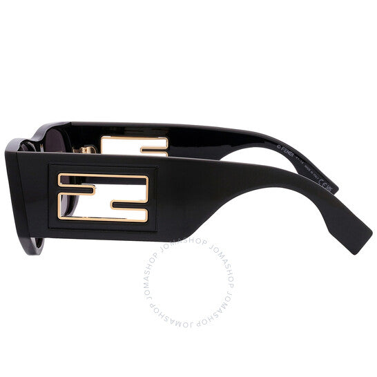 نظارة شمسية نسائية رمادية بيضاوية الشكل من فندي، علبة مفتوحة