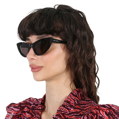 نظارة شمسية نسائية بتصميم عين القطة رمادية من سان لوران