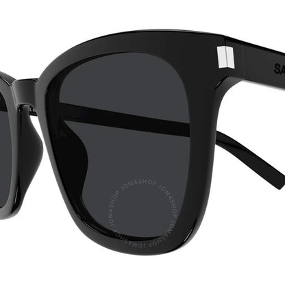 نظارة شمسية نسائية مربعة رمادية من سان لوران