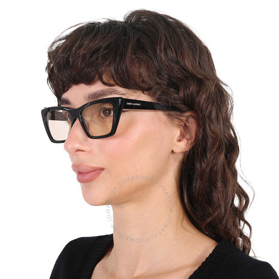 نظارة شمسية نسائية بتصميم عين القطة الصفراء من سان لوران