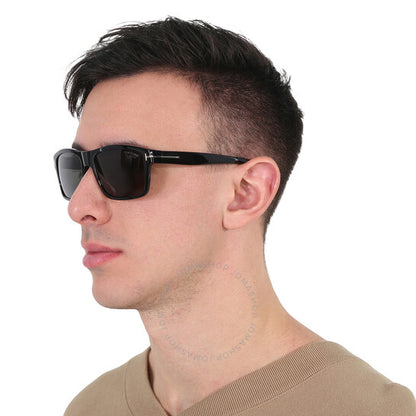 نظارات شمسية توم فورد أوغست بولارايزد سموك مستطيلة للرجال