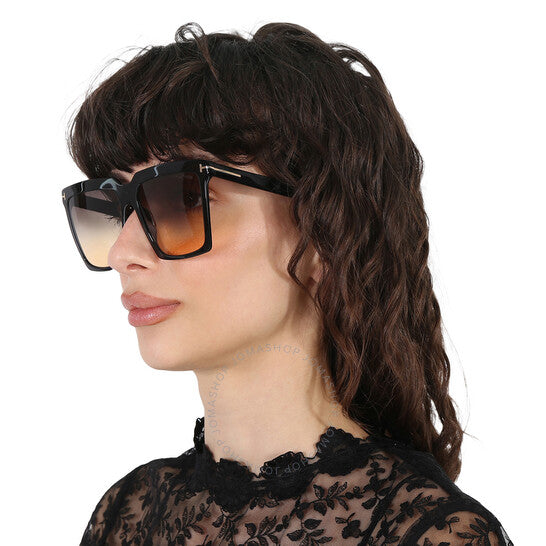 نظارات شمسية نسائية مربعة متدرجة اللون من توم فورد، سابرينا سموك