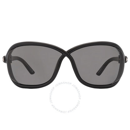 نظارات شمسية نسائية من توم فورد، بتصميم دخاني