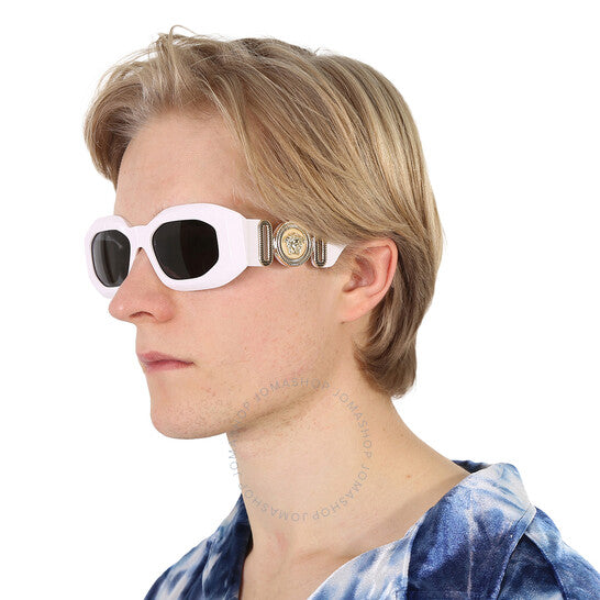 نظارة شمسية رجالية من فيرساتشي، رمادية داكنة غير منتظمة