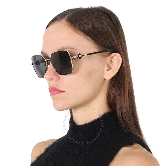 نظارة شمسية مربعة رمادية داكنة للنساء من فيرساتشي