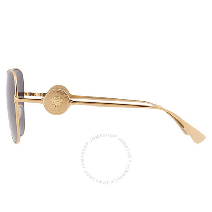 نظارة شمسية نسائية من فيرساتشي، بتصميم فراشة رمادية داكنة