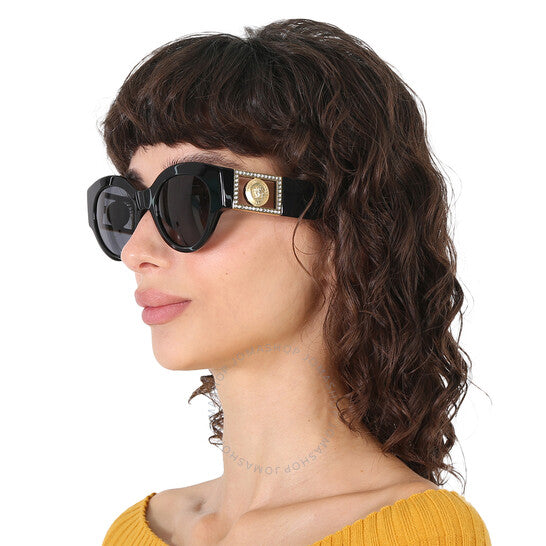 نظارة شمسية نسائية دائرية رمادية داكنة من فيرساتشي