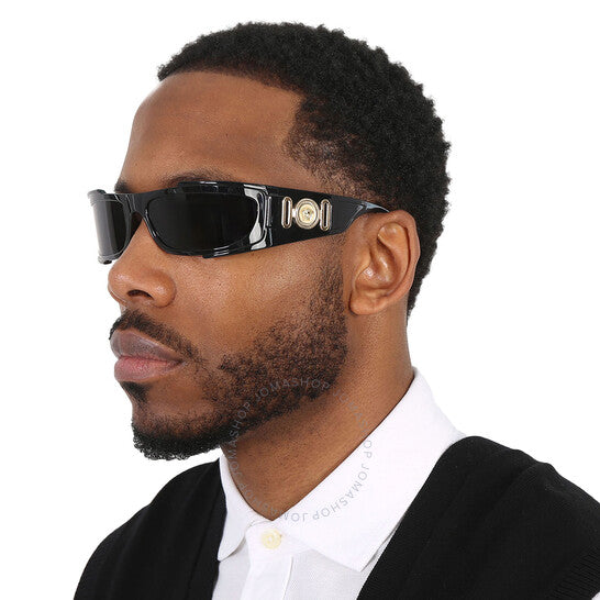 نظارة شمسية رجالية من فيرساتشي، رمادية داكنة ملفوفة