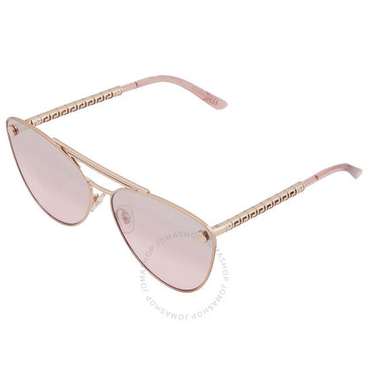 نظارة شمسية نسائية بتصميم عين القطة باللون الوردي من فيرساتشي